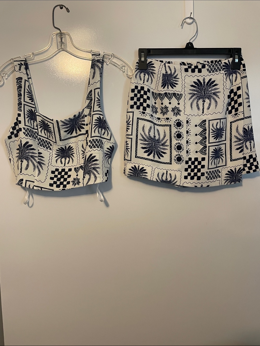 Monteau Los Angeles Two Piece Crop top with skorts size small